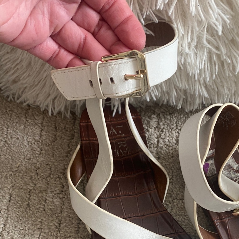 Naturalizer White leather Women's Sandals size 6.5 - Picture 3 of 5